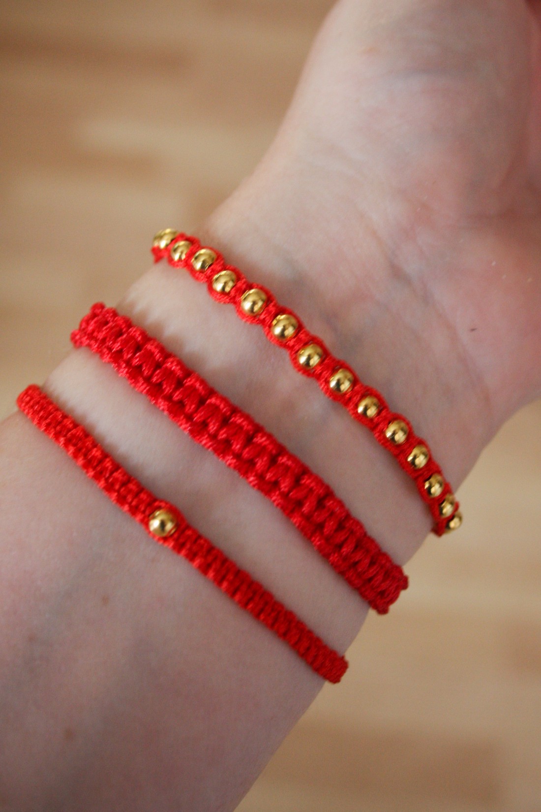 Brățară de protecție - Brățară macramé împletită roșie - - Artynos.ro Brățară de protecție - Brățară macramé împletită roșie - - Artynos.ro