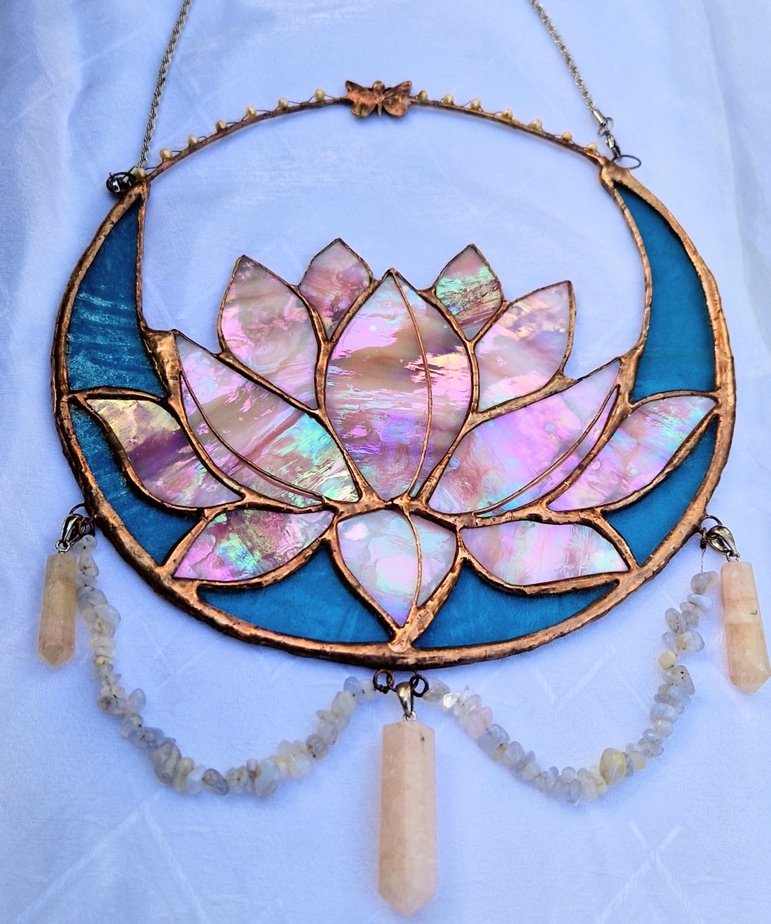 Suncatcher Rose-lotus cu cuarț mango și calcit -  - Artynos.ro