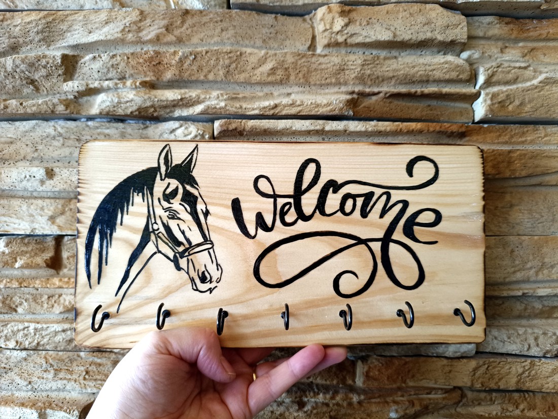 Breloc de perete cu cal din lemn - casă & stil de viață - accesorii pentru decorat casa - decorațiuni de pereți, decorațiuni suspendate - suport pentru chei - Artynos.ro