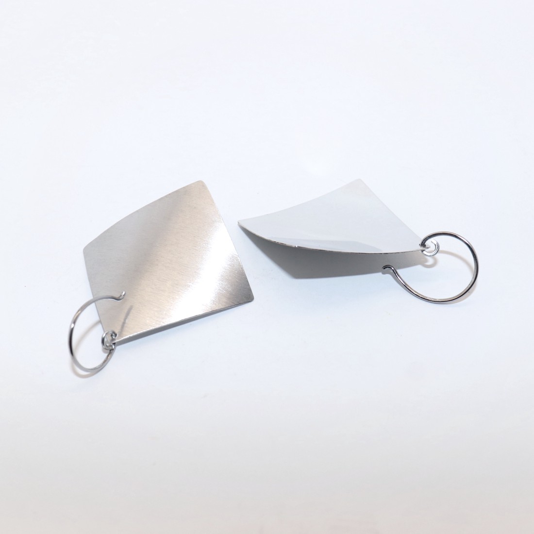 Pereche de cercei pentru femei din aluminiu (F.25) - - Artynos.ro Pereche de cercei pentru femei din aluminiu (F.25) - - Artynos.ro