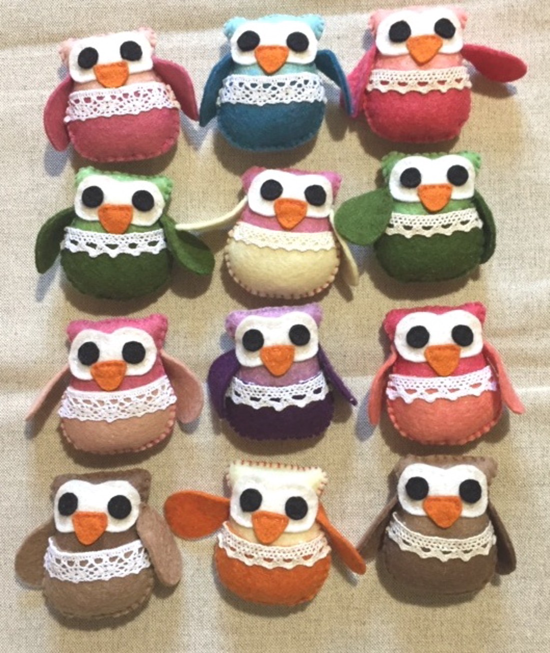Prieteni bufniță din pâslă de lână (12pcs) - - Artynos.ro Prieteni bufniță din pâslă de lână (12pcs) - - Artynos.ro