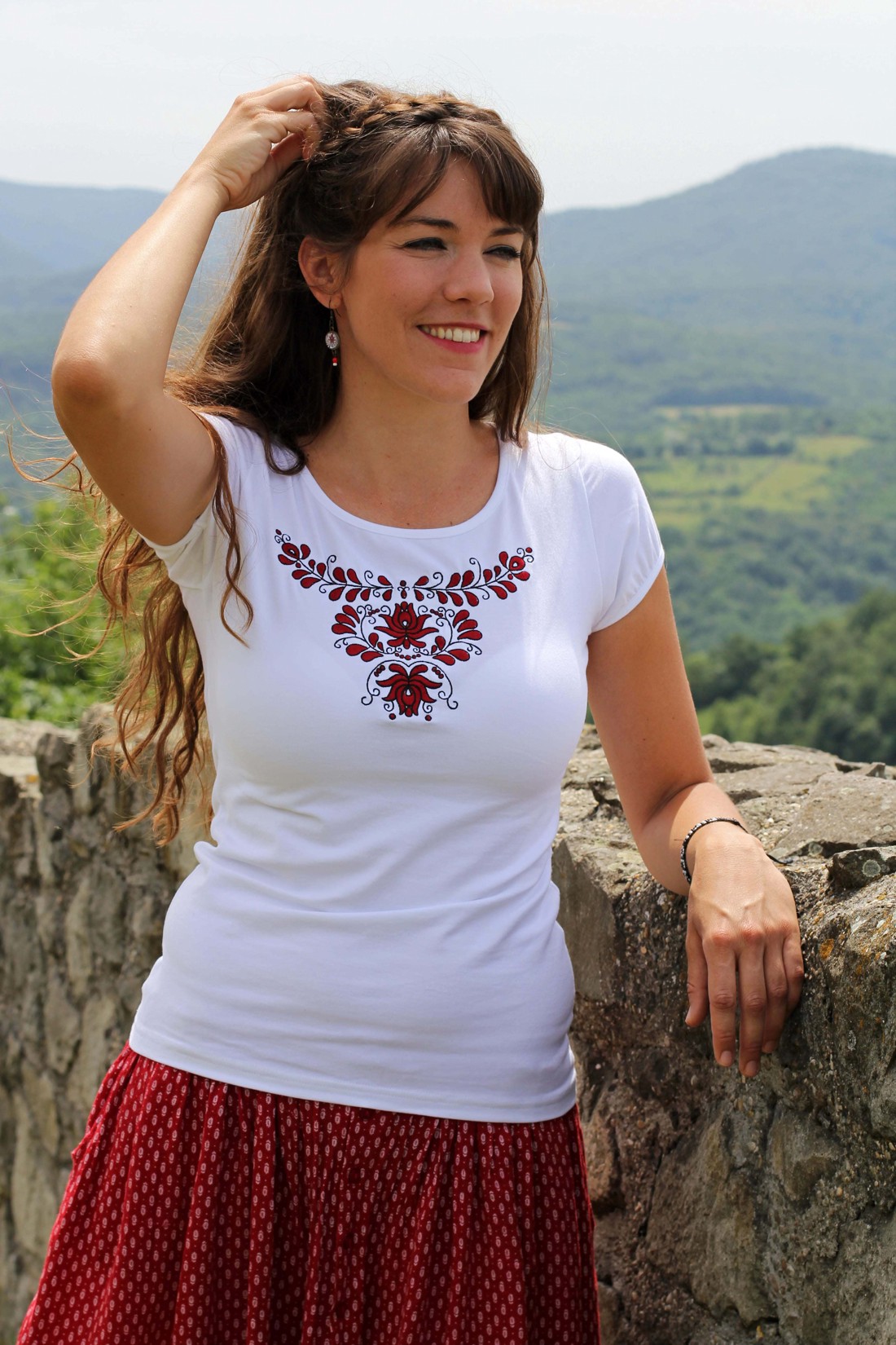 Tricou Szekler brodat - alb - îmbrăcăminte și modă - haine damă - tricou și top de damă - Artynos.ro