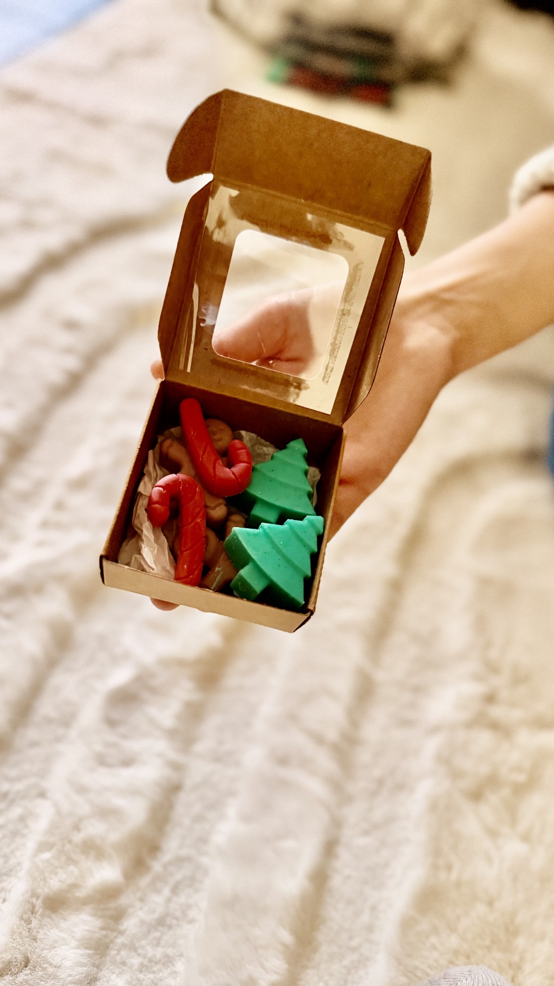 Ceară parfumată în formă de Crăciun din ceară de soia cu aromă de vin fiert sau plăcintă cu mere fierbinți - crăciun - decorațiuni de crăciun de casă - lumânări parfumate de crăciun - Artynos.ro