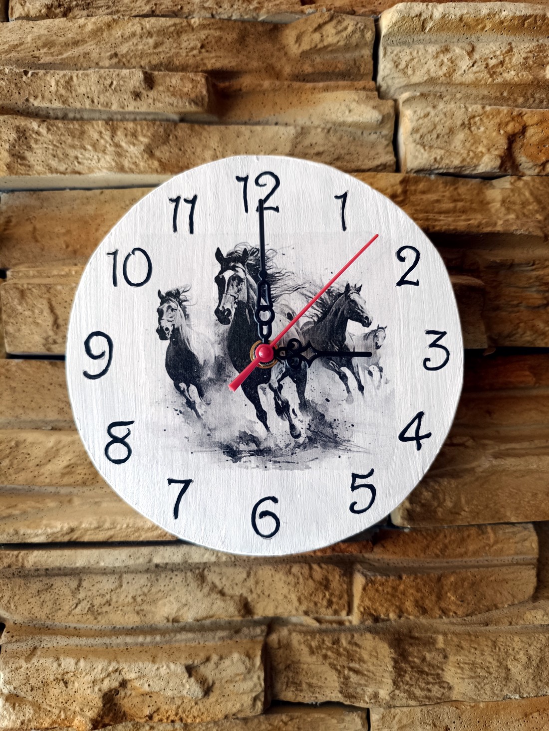Galloping cai alb ceas de perete din lemn - - Artynos.ro Galloping cai alb ceas de perete din lemn - - Artynos.ro