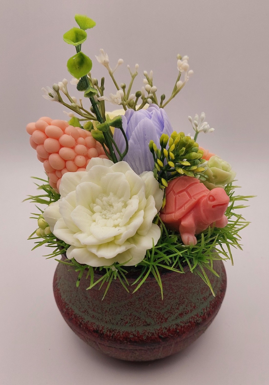 Vas de teracotă cu flori de săpun colorate -  - Artynos.ro