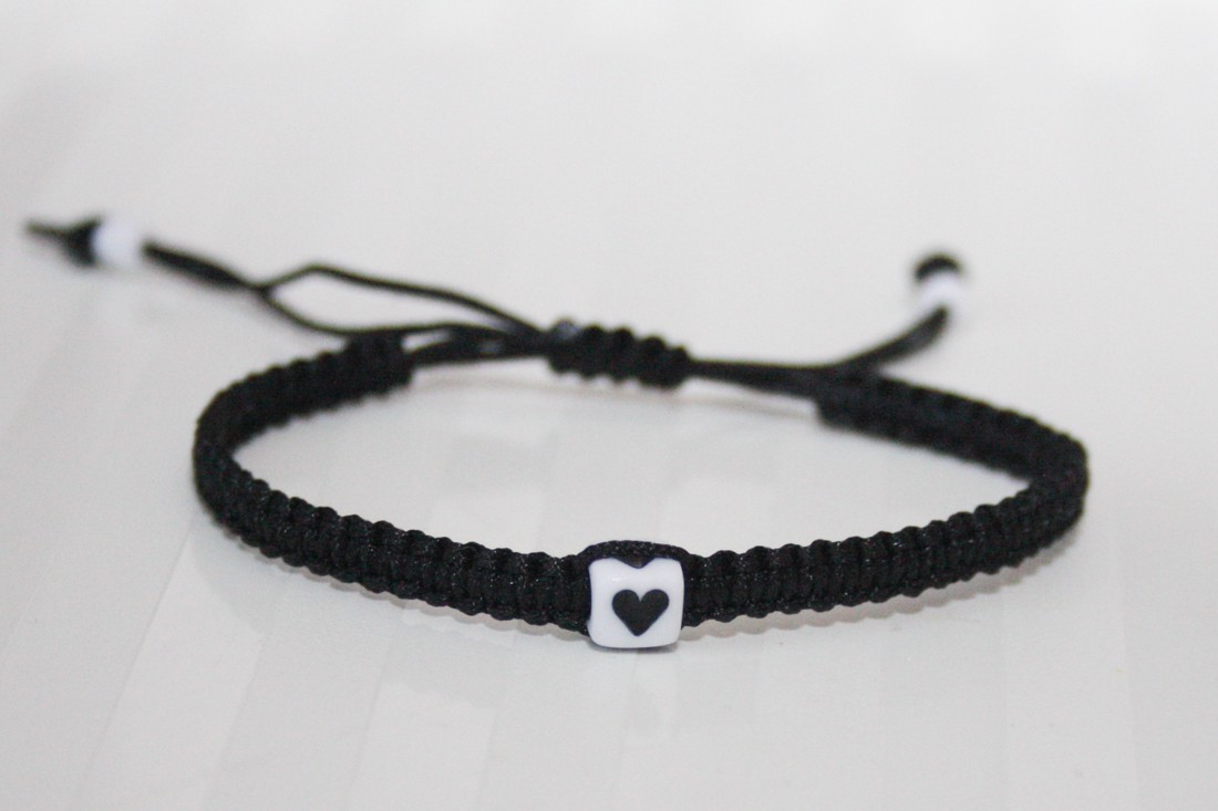 Brățară macramé împletită - Black heart -  - Artynos.ro