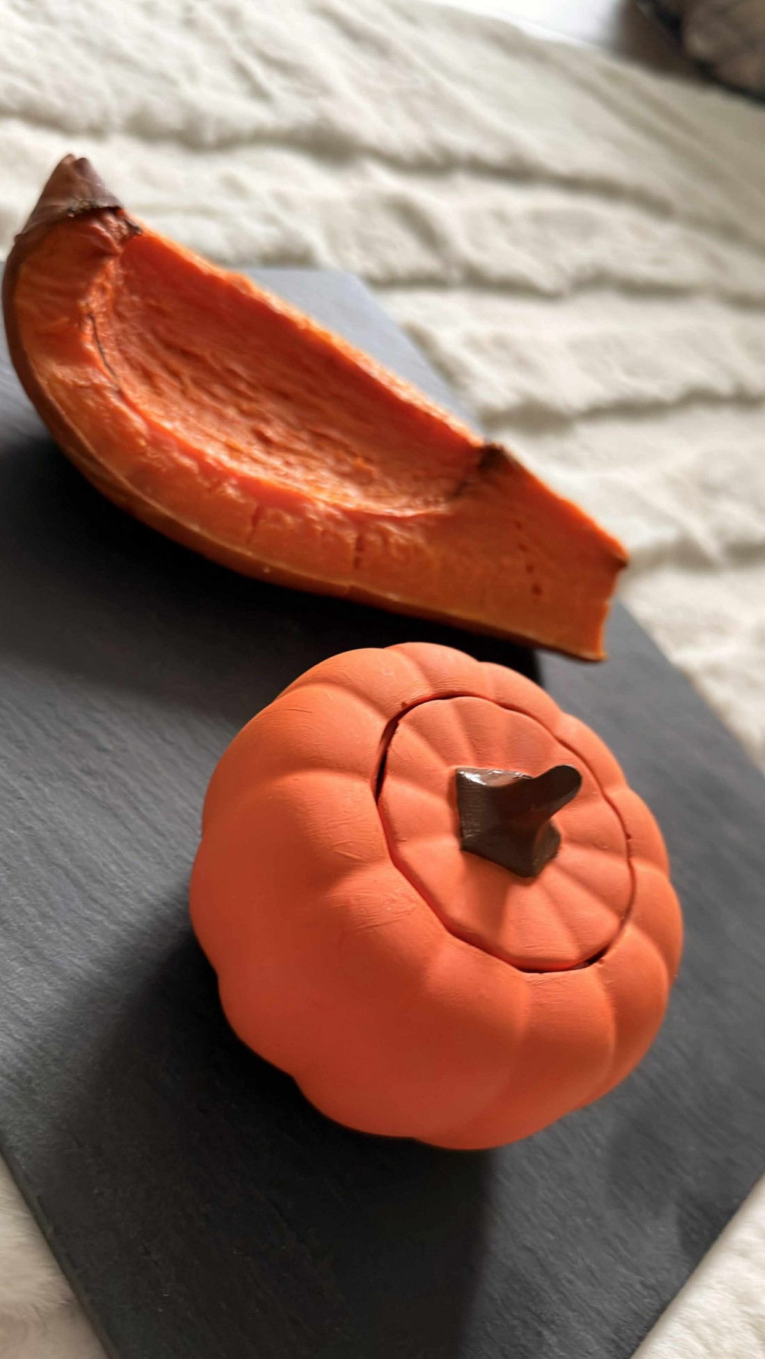 Lumânare parfumată din ceară de soia într-un borcan în formă de dovleac, cu o gamă de parfumuri la alegere - casă & stil de viață - lumânări, parfumuri, arome - lumânare - lumânări artizanale - Artynos.ro