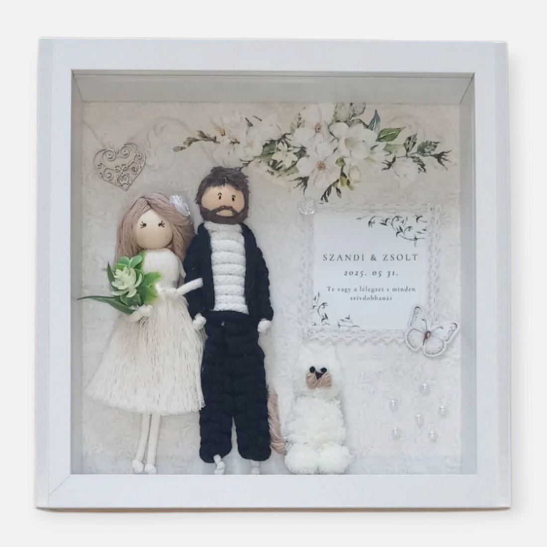 Mire și mireasă personalizați din macramé într-o ramă foto 3D din sticlă � un cadou de nuntă elegant cu un animal de companie - accesorii nuntă - amintiri și cadouri de nuntă - cadou nuntă - Artynos.ro