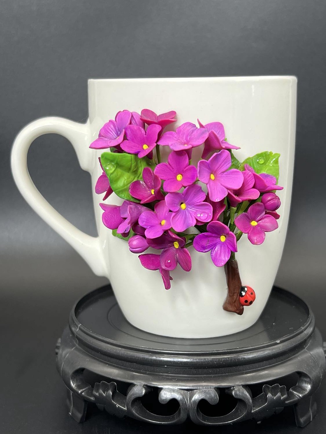 cana ceramica cu decor flori de liliac 3d din lut polimeric - accesorii locuință - accesorii pentru echipamente de bucătărie - accesorii de servire - căni - Artynos.ro