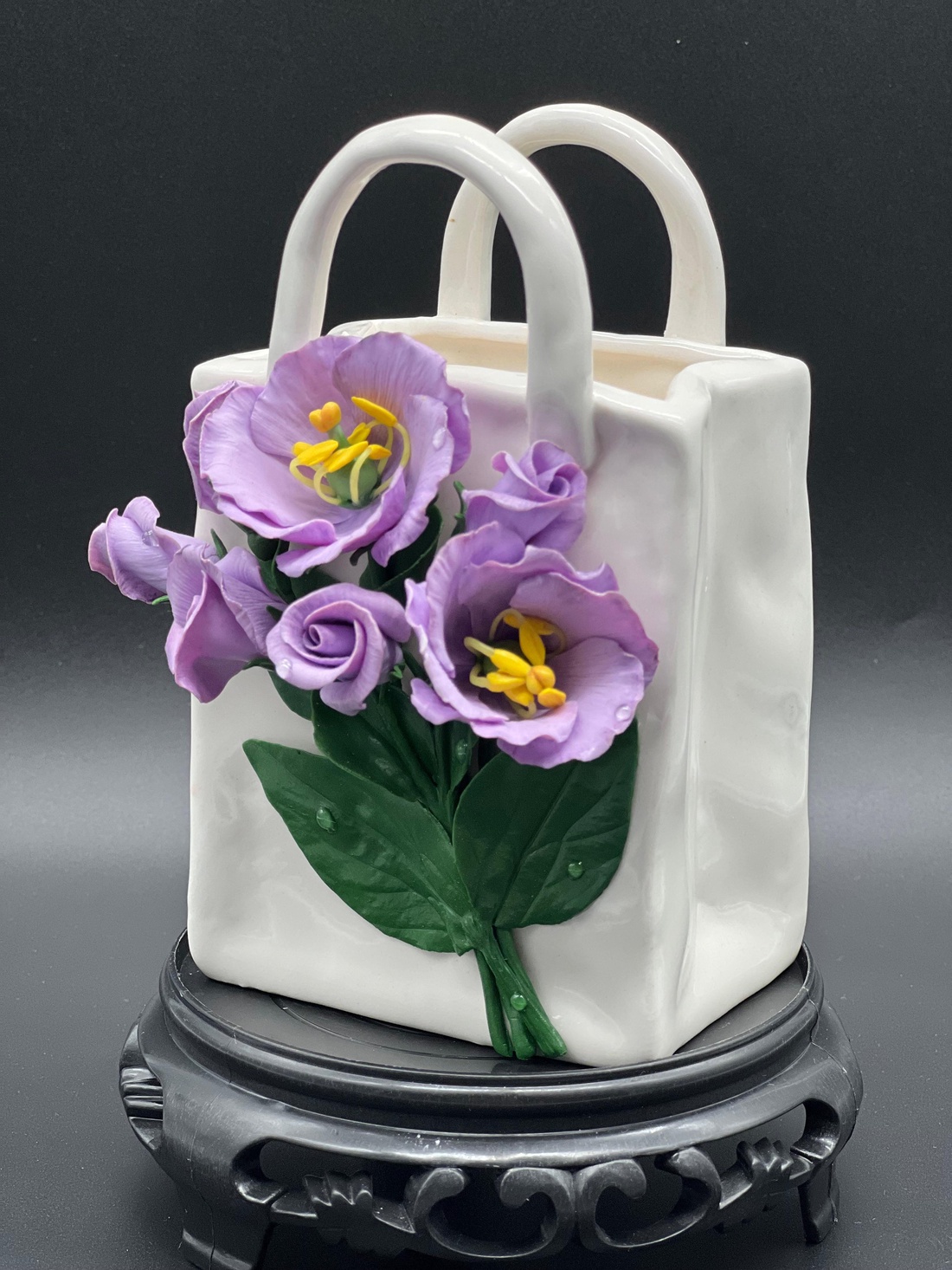 Vaza-gentuță cu lisianthus din lut polimeric - casă & stil de viață - accesorii pentru decorat casa - suport de flori - vaze - Artynos.ro Vaza-gentuță cu lisianthus din lut polimeric - casă & stil de viață - accesorii pentru decorat casa - suport de flori - vaze - Artynos.ro