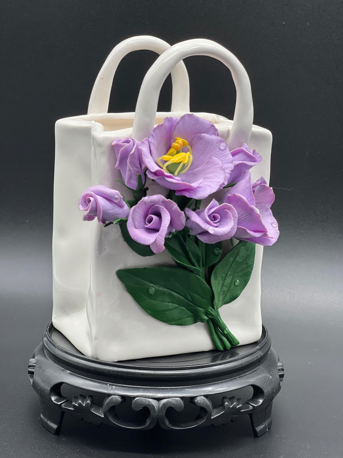 Vaza-gentuță cu lisianthus din lut polimeric - casă & stil de viață - accesorii pentru decorat casa - suport de flori - vaze - Artynos.ro Vaza-gentuță cu lisianthus din lut polimeric - casă & stil de viață - accesorii pentru decorat casa - suport de flori - vaze - Artynos.ro