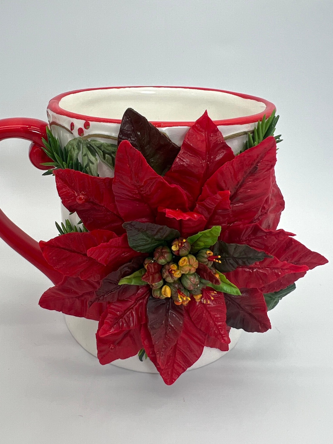 Cana ceramica cu poinsettia din lut polimeric - accesorii de crăciun - decorațiuni de crăciun de casă - aranjarea mesei festive - Artynos.ro Cana ceramica cu poinsettia din lut polimeric - accesorii de crăciun - decorațiuni de crăciun de casă - aranjarea mesei festive - Artynos.ro