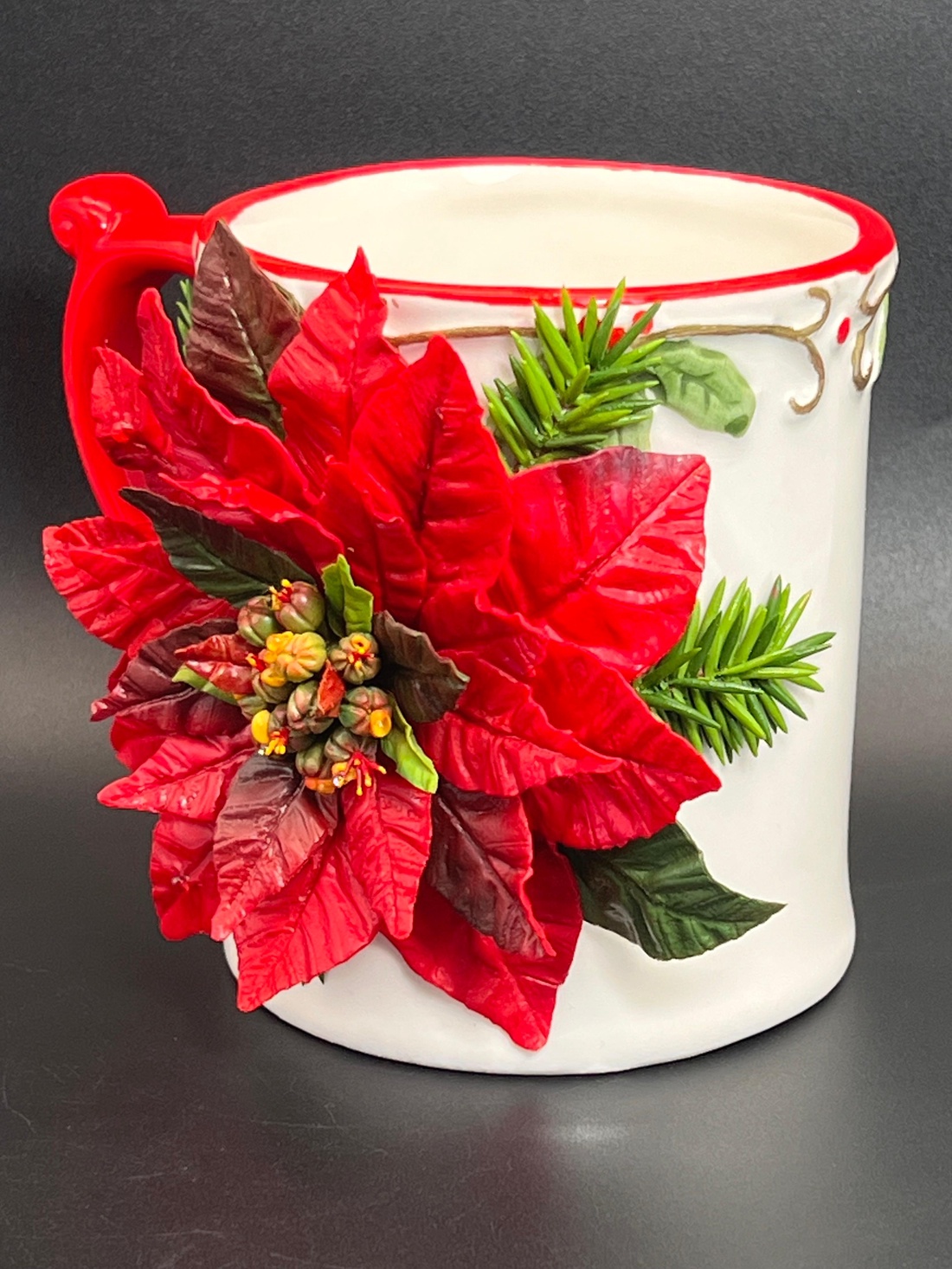 Cana ceramica cu poinsettia din lut polimeric - accesorii de crăciun - decorațiuni de crăciun de casă - aranjarea mesei festive - Artynos.ro Cana ceramica cu poinsettia din lut polimeric - accesorii de crăciun - decorațiuni de crăciun de casă - aranjarea mesei festive - Artynos.ro