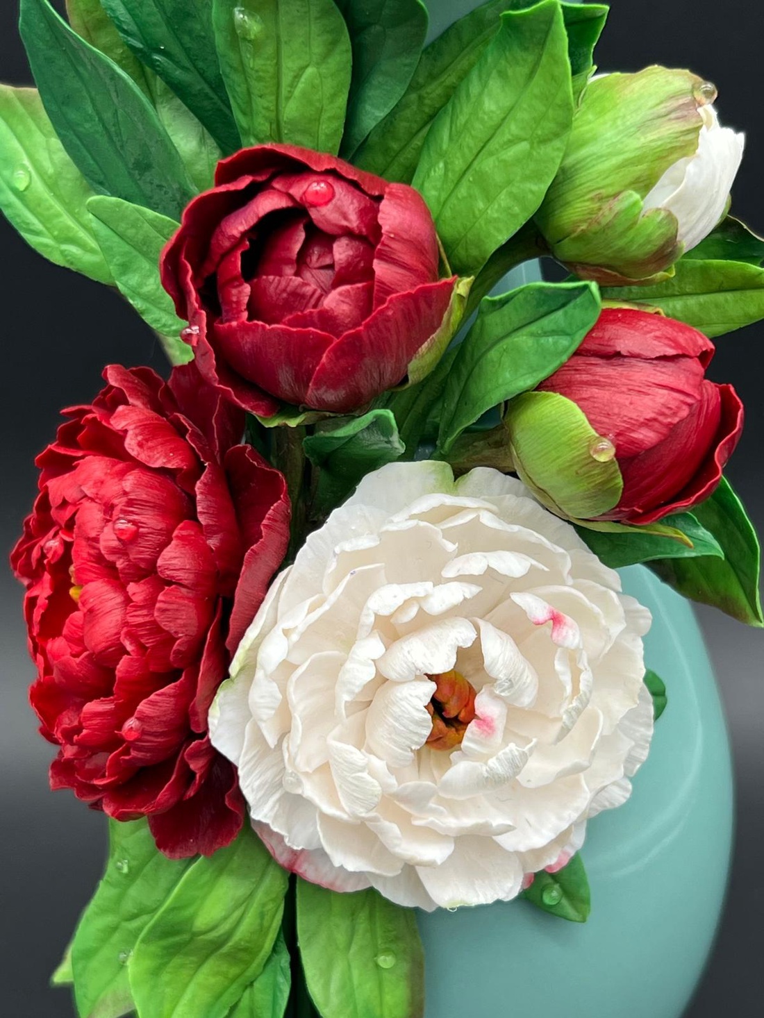 Vaza cu bujori grena si albi - casă & stil de viață - decorațiuni de casă - accesorii florale - vaze - Artynos.ro