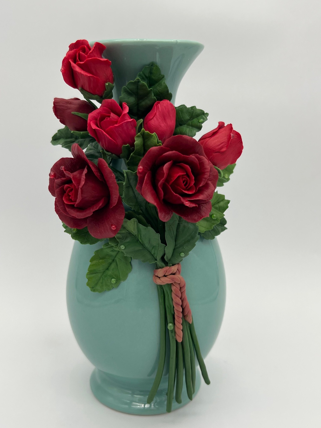 Vaza ceramica  cu trandafiri bordo. - casă & stil de viață - decorațiuni de casă - accesorii florale - vaze - Artynos.ro