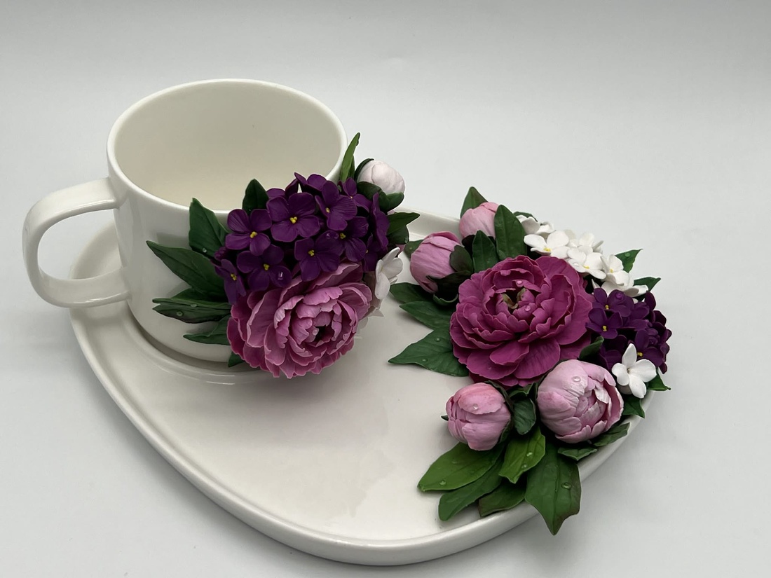 Set cafea portelan decorat cu  flori din lut polimeric - casă & stil de viață - echipamente de bucătărie - accesorii de servire - căni - Artynos.ro
