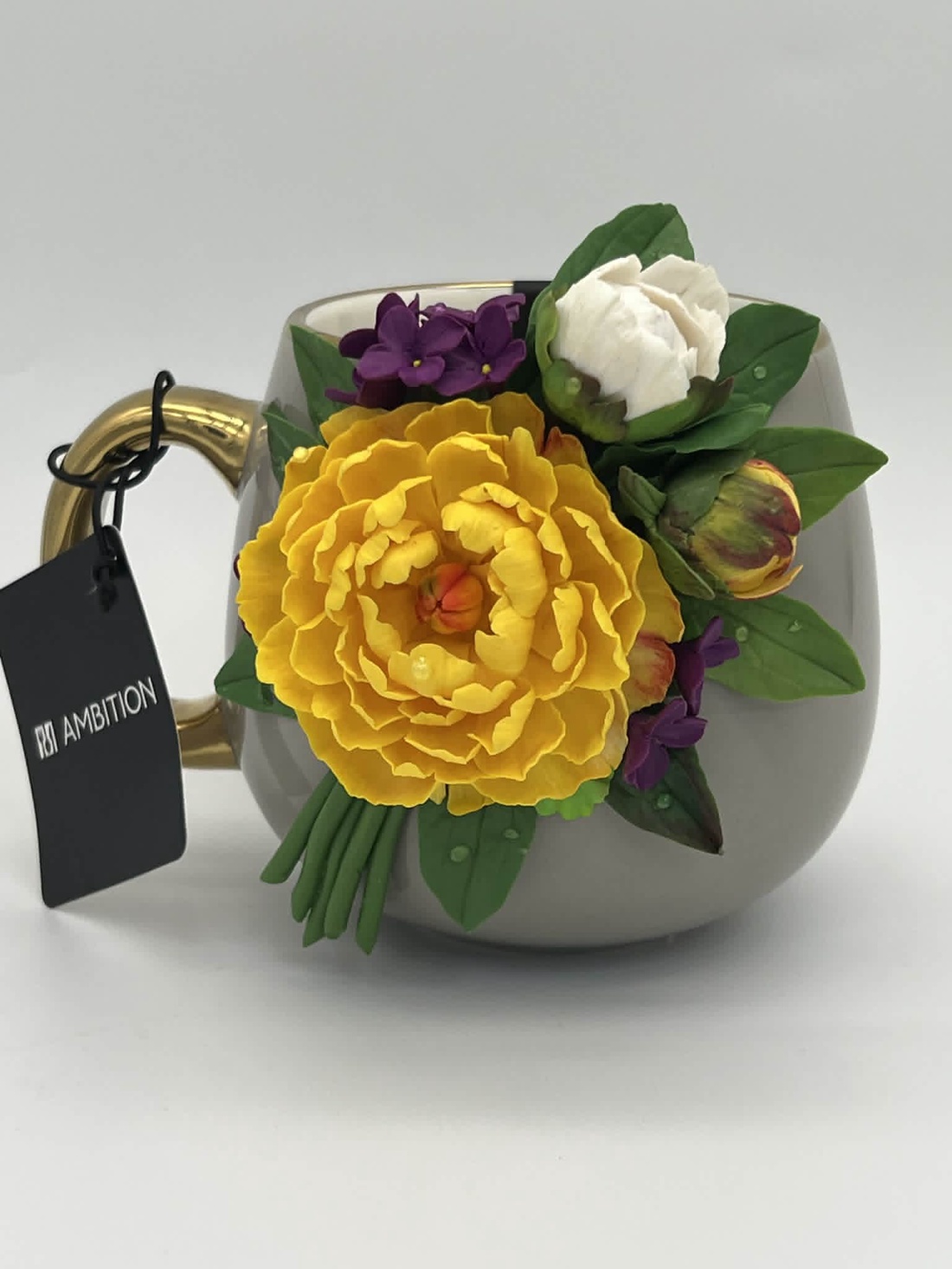 Cana din portelan gri decorata cu bujori galbeni si liliac - casă & stil de viață - echipamente de bucătărie - accesorii de servire - căni - Artynos.ro