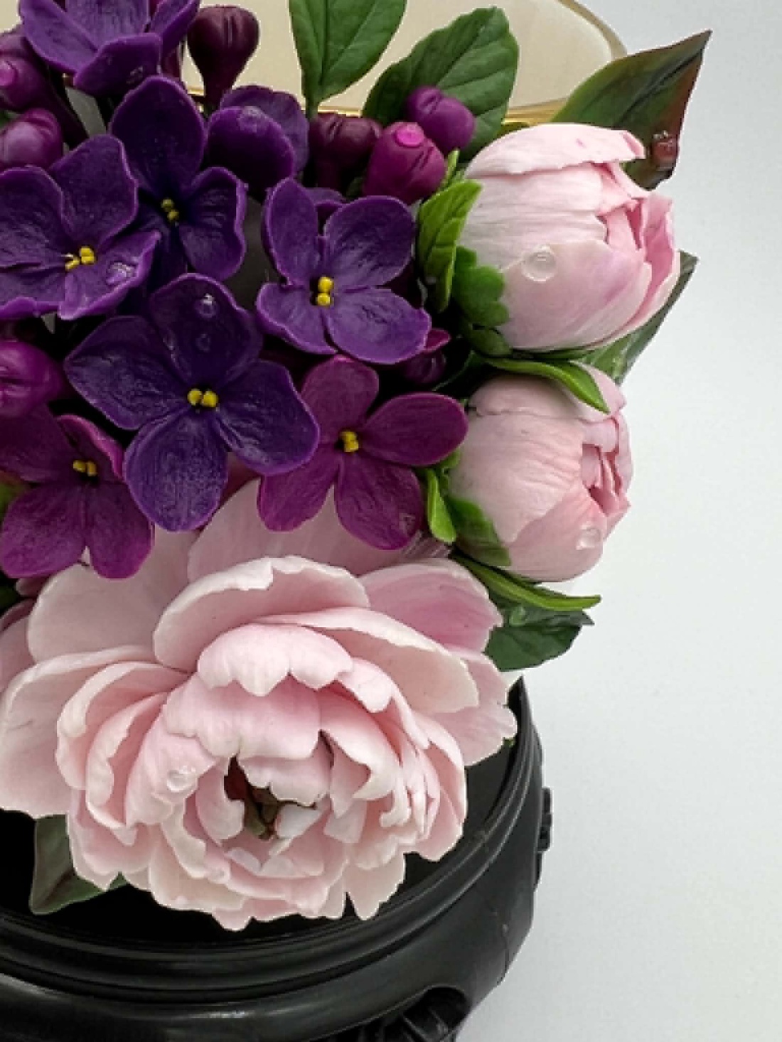 Cana din portelan alba decorata cu bujori galbeni si liliac - casă & stil de viață - echipamente de bucătărie - accesorii de servire - căni - Artynos.ro