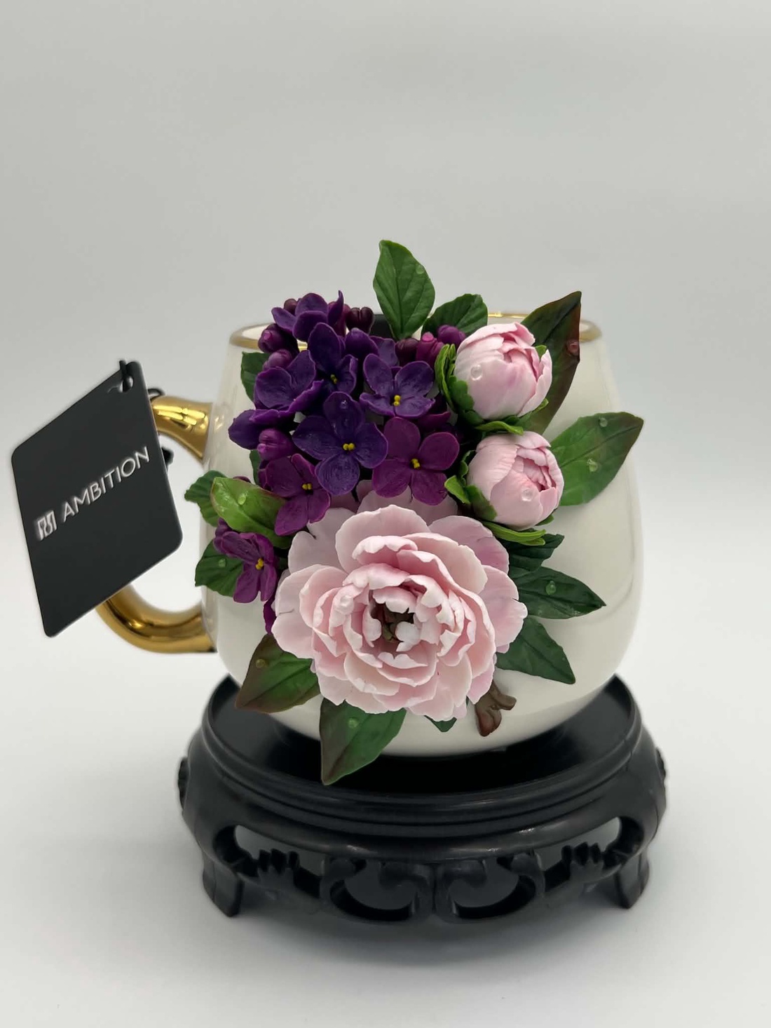 Cana din portelan alba decorata cu bujori galbeni si liliac - casă & stil de viață - echipamente de bucătărie - accesorii de servire - căni - Artynos.ro