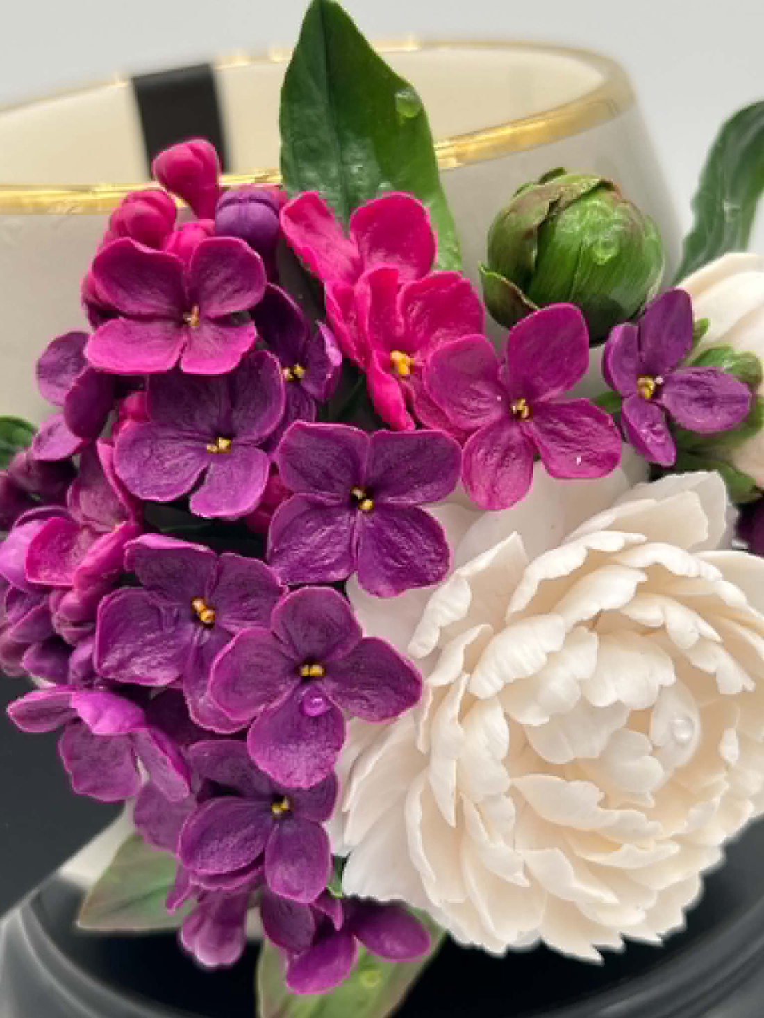 Cani portelan cu flori din liliac si bujori albi - casă & stil de viață - echipamente de bucătărie - accesorii de servire - căni - Artynos.ro