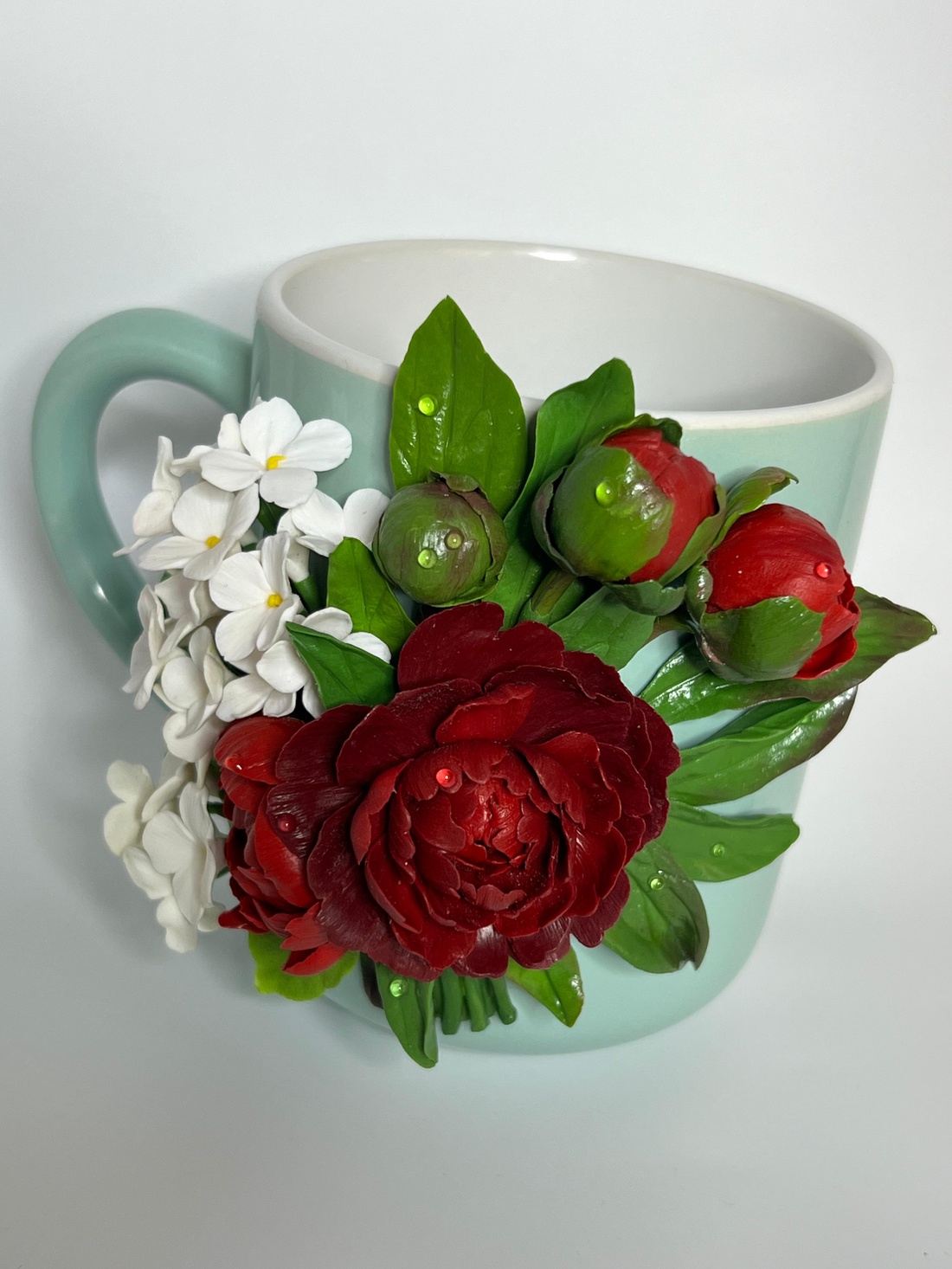 Cană handmade cu bujori bordo și liliac alb din lut polimeric - casă & stil de viață - echipamente de bucătărie - accesorii de servire - căni - Artynos.ro
