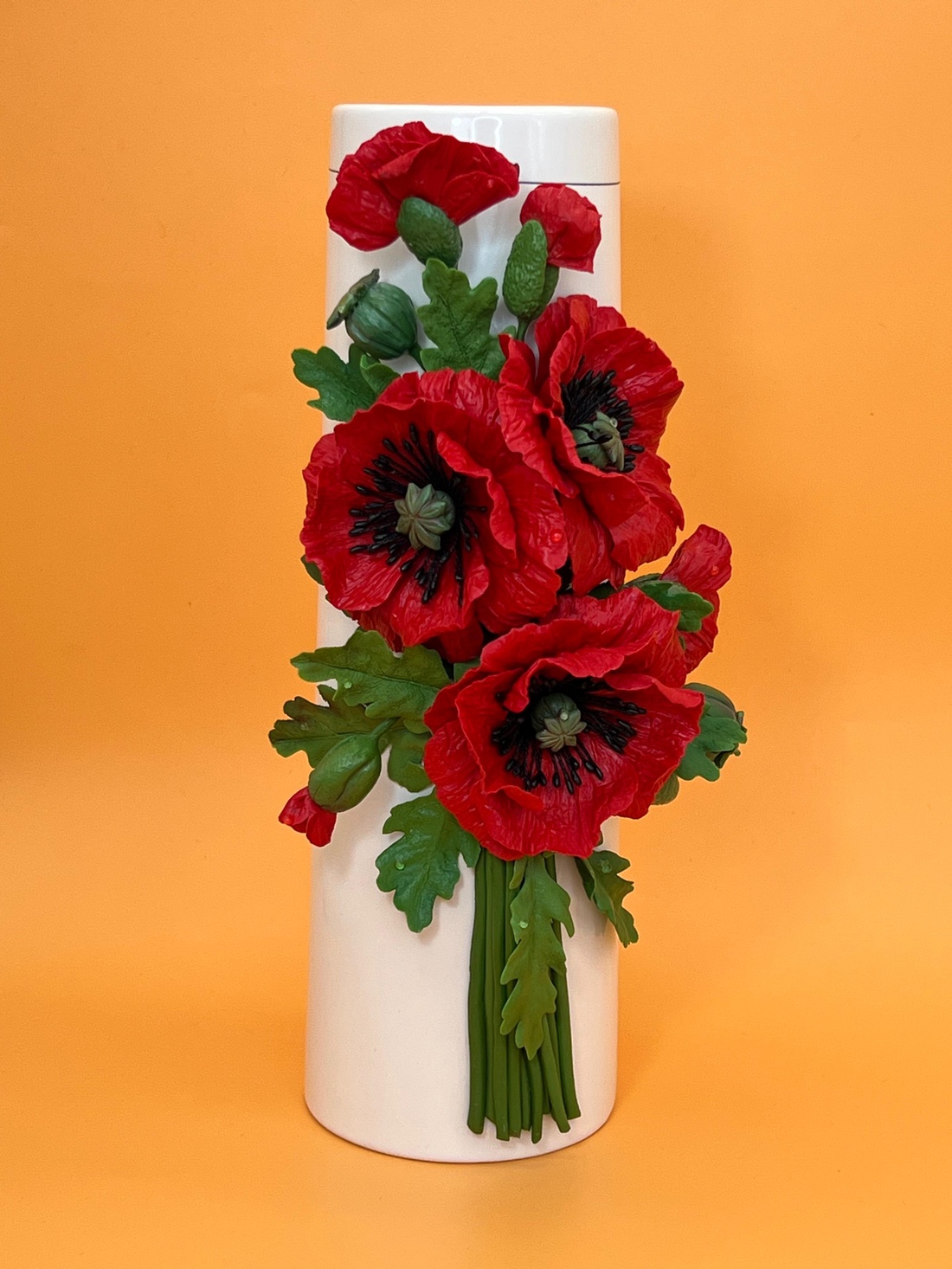 Vaza ceramica decorata cu maci din lut polimeric - casă & stil de viață - decorațiuni de casă - accesorii florale - vaze - Artynos.ro