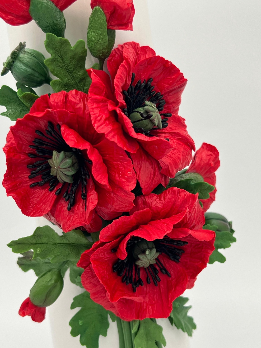 Vaza ceramica decorata cu maci din lut polimeric - casă & stil de viață - decorațiuni de casă - accesorii florale - vaze - Artynos.ro