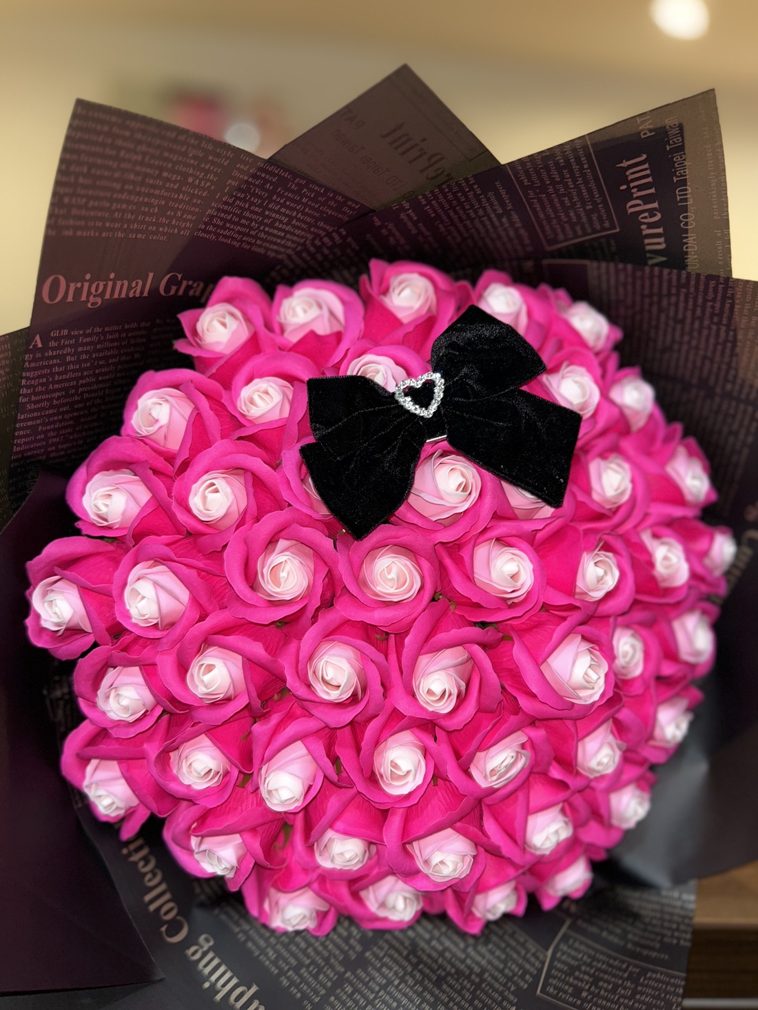 Buchet Black and Pink - casă & stil de viață - accesorii pentru decorat casa - suport de flori - buchete de flori - Artynos.ro Buchet Black and Pink - casă & stil de viață - accesorii pentru decorat casa - suport de flori - buchete de flori - Artynos.ro