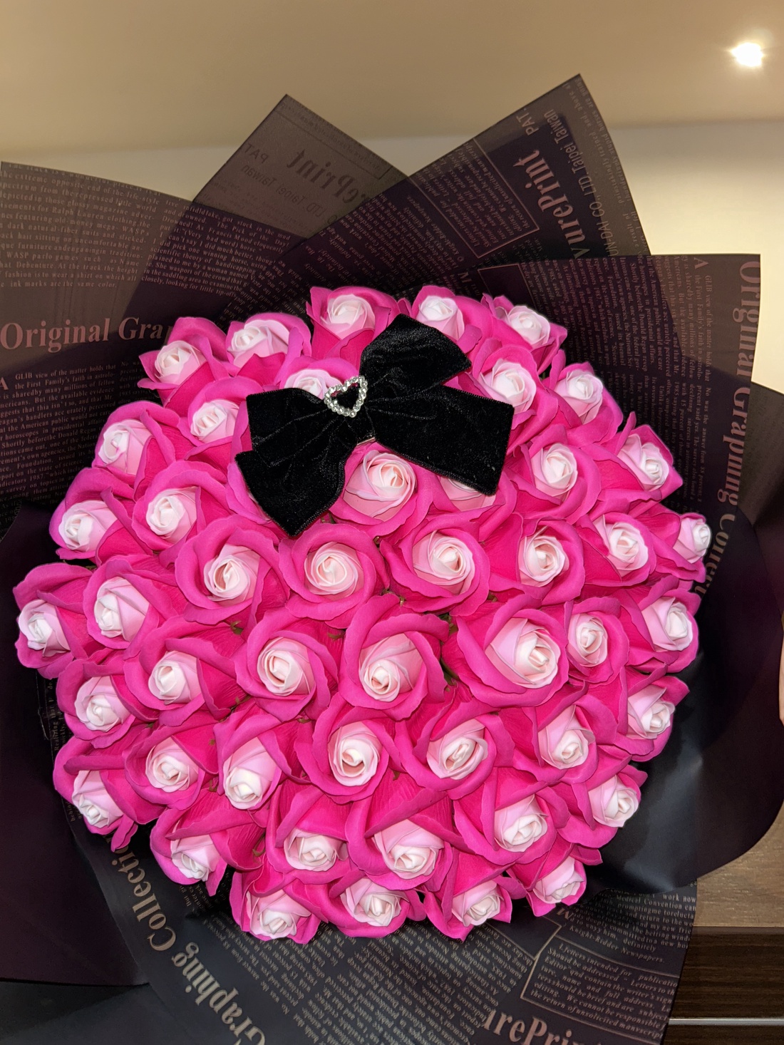 Buchet Black and Pink - casă & stil de viață - accesorii pentru decorat casa - suport de flori - buchete de flori - Artynos.ro Buchet Black and Pink - casă & stil de viață - accesorii pentru decorat casa - suport de flori - buchete de flori - Artynos.ro