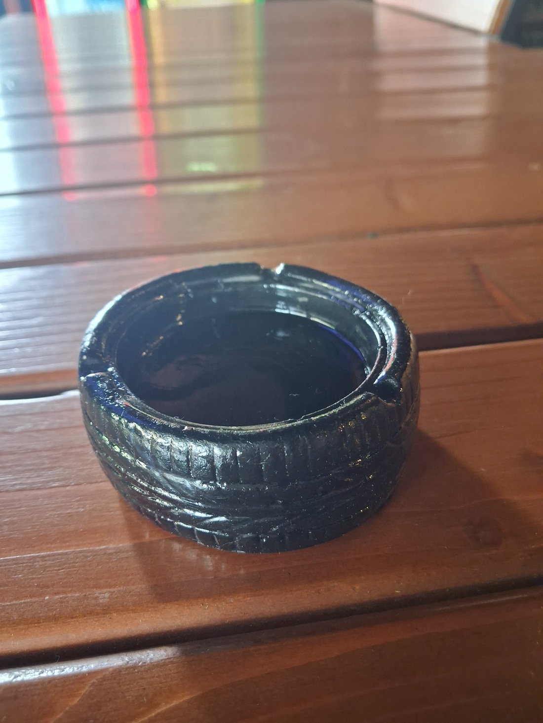 Scrumiera anvelopă :) neagra - casă & stil de viață - decorațiuni de casă - decorațiuni de masă și rafturi - scrumiere - Artynos.ro