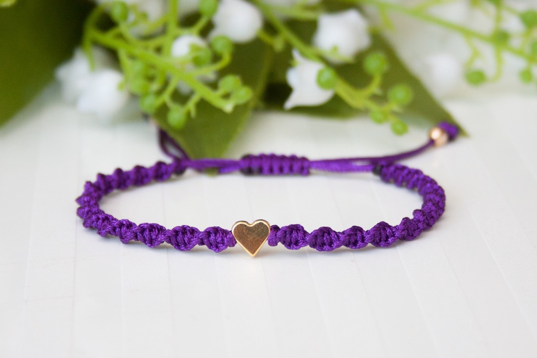 Brățară macramé împletită cu răsucire - Heart mov închis/galben -  - Artynos.ro