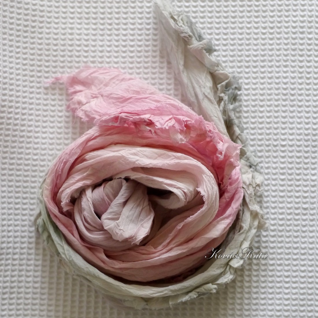 SYROME SCARLING / gri-roz - batik fular lung cu volane - îmbrăcăminte și modă - eșarfe, pălării, fularuri - eșarfe - Artynos.ro