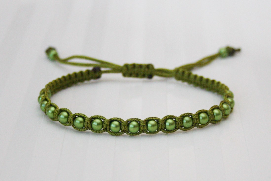Brățară macramé împletită - Mărgele verde măsliniu -  - Artynos.ro