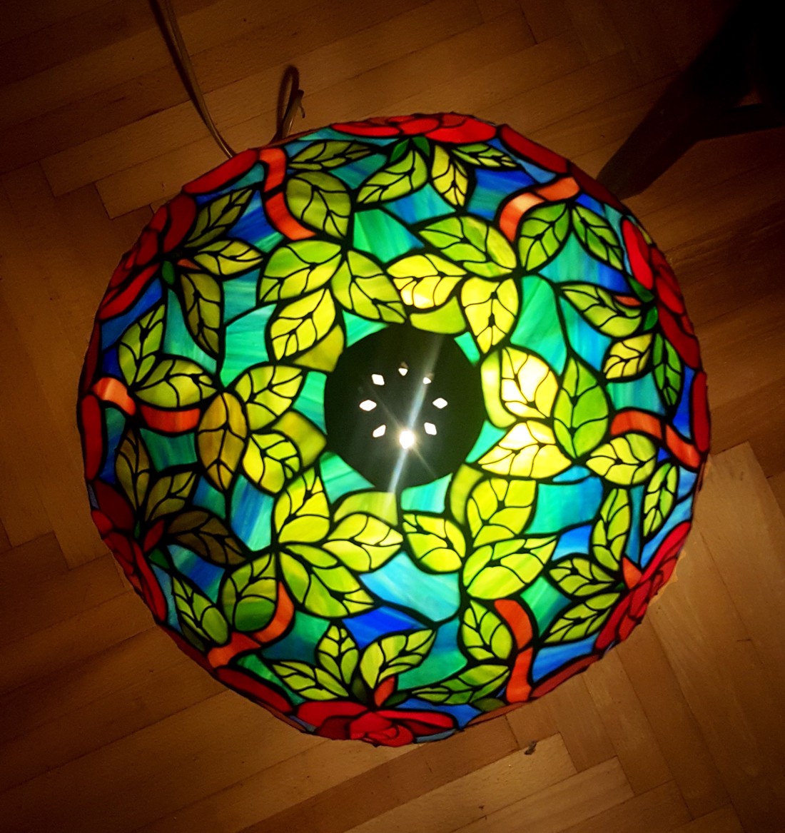 Roșu trandafir tufiș tiffany lampă - - Artynos.ro Roșu trandafir tufiș tiffany lampă - - Artynos.ro