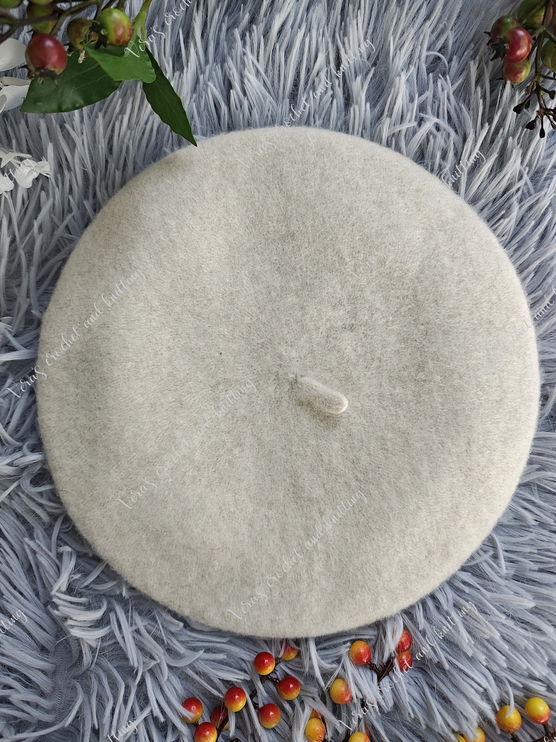 Beretă din lână cu broderie manuală florală - îmbrăcăminte și modă - eșarfe, pălării, fularuri - căciulă - Artynos.ro Beretă din lână cu broderie manuală florală - îmbrăcăminte și modă - eșarfe, pălării, fularuri - căciulă - Artynos.ro