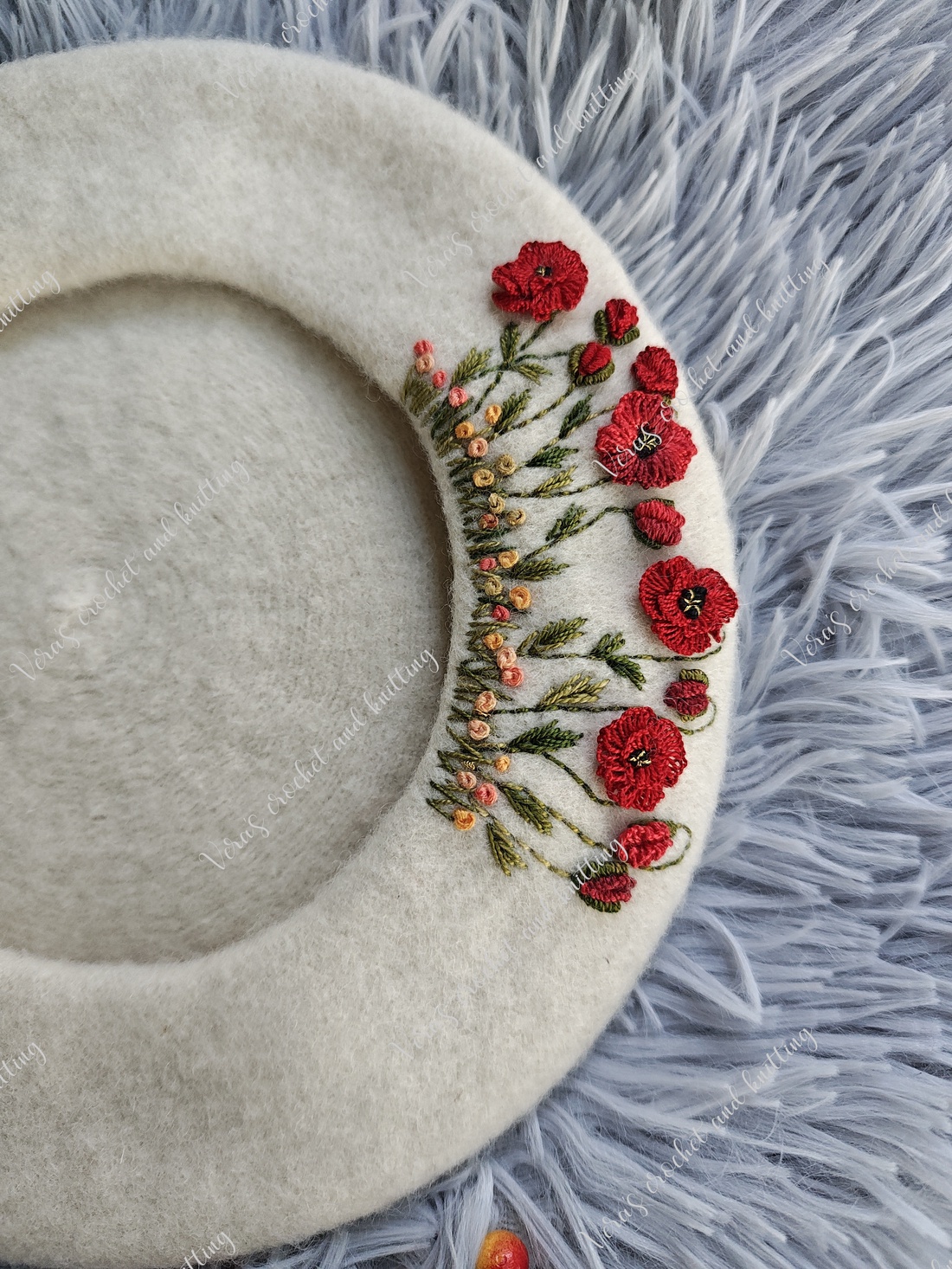 Beretă din lână cu broderie manuală florală - îmbrăcăminte și modă - eșarfe, pălării, fularuri - căciulă - Artynos.ro Beretă din lână cu broderie manuală florală - îmbrăcăminte și modă - eșarfe, pălării, fularuri - căciulă - Artynos.ro
