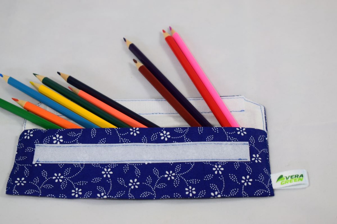 Suport pentru tacamuri, periute de dinti, penar, portfard reutilizabil din textil, albastru cu floricele - genți și portofele - recipient de prânz - suport pentru tacâmuri - Artynos.ro Suport pentru tacamuri, periute de dinti, penar, portfard reutilizabil din textil, albastru cu floricele - genți și portofele - recipient de prânz - suport pentru tacâmuri - Artynos.ro