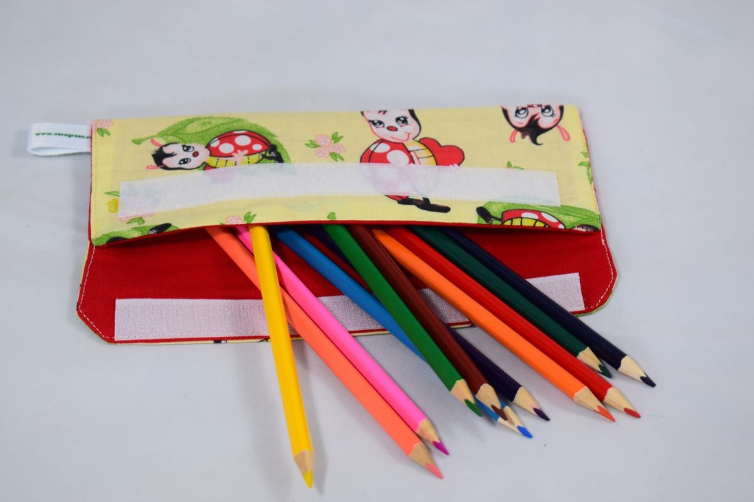 Suport pentru tacamuri, periute de dinti, penar, portfard reutilizabil din textil, buburuza - geantă și husă - cutie de prânz - depozitare tacâmuri - Artynos.ro Suport pentru tacamuri, periute de dinti, penar, portfard reutilizabil din textil, buburuza - geantă și husă - cutie de prânz - depozitare tacâmuri - Artynos.ro