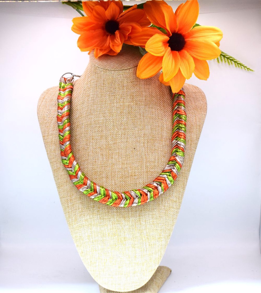 Colier boho din bumbac reciclat, zero waste, impletit, verde-portocaliu - bijuterii - coliere - coliere cu multiple șiruri - Artynos.ro