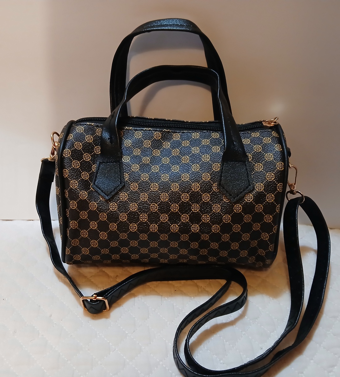 Geantă damă - genți și portofele - genți de mână și umăr - geantă crossbody - Artynos.ro