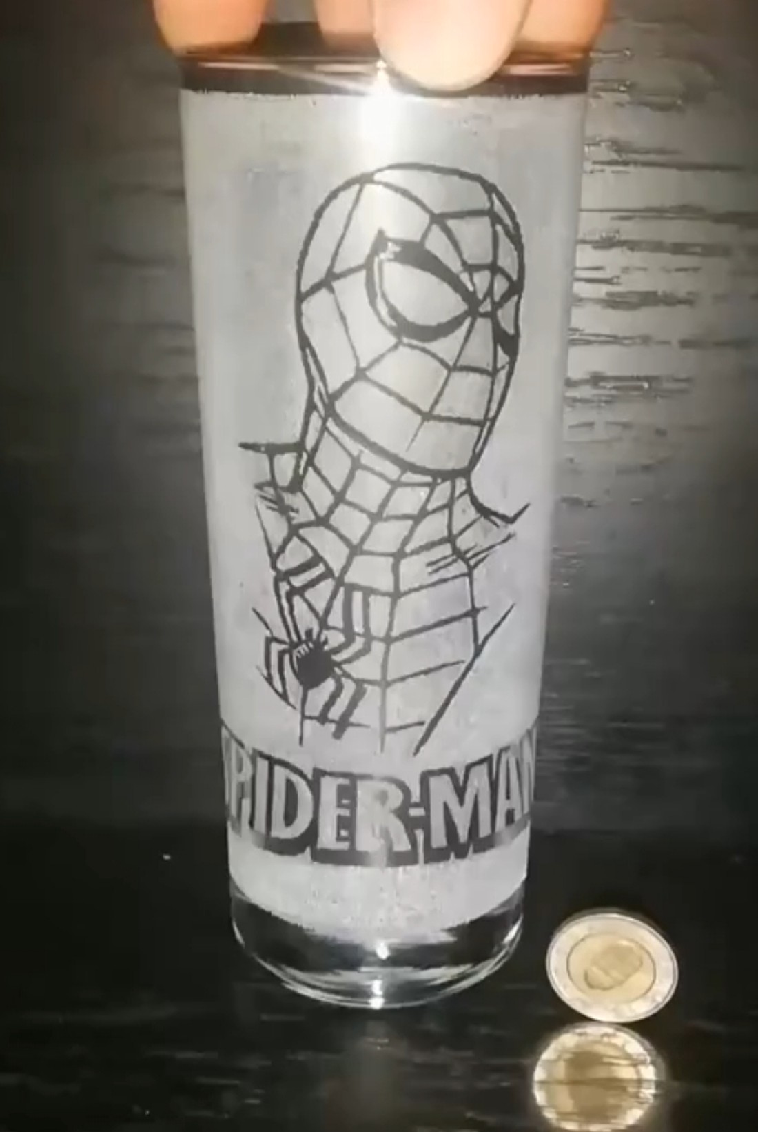 Pahar de sticlă cu model Spider-Man gravat manual  -  - Artynos.ro