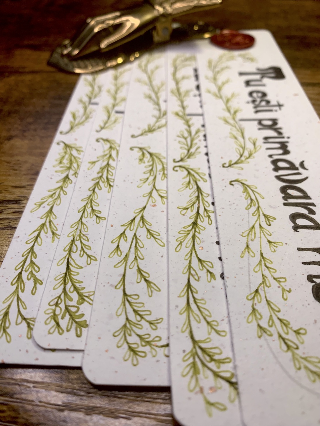 Semn de carte ilustrat cu sigiliu de ceară - Valentine's Day - Ziua îndrăgostiților - Mărțișor - Ziua Femeii  - cărți și creații cu tematică muzicală, cadouri - semn de carte - Artynos.ro