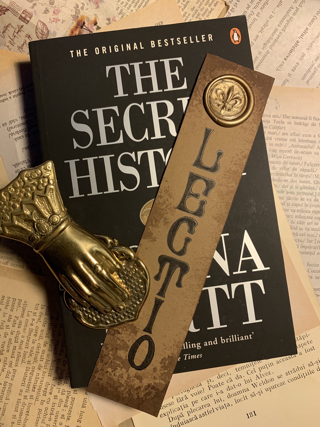 Semn de carte LECTIO � sigiliu auriu și efect patinat - cărți și creații cu tematică muzicală, cadouri - semn de carte - Artynos.ro