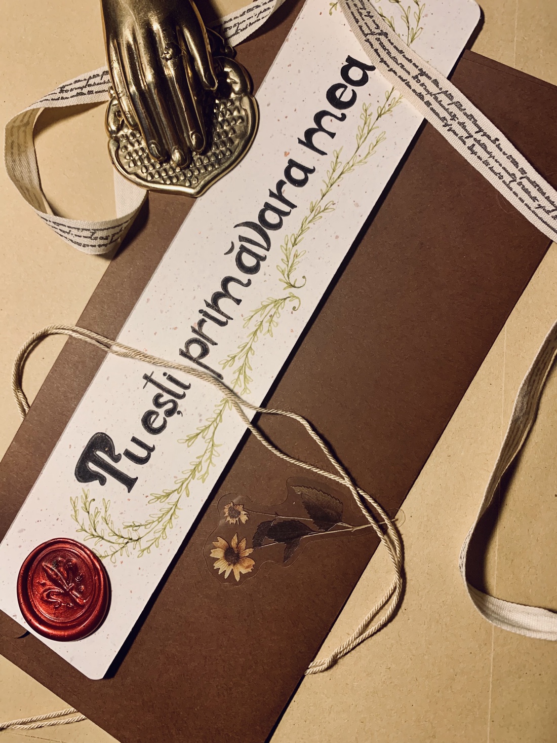 Semn de carte ilustrat cu sigiliu de ceară - Valentine's Day - Ziua îndrăgostiților - Mărțișor - Ziua Femeii  - cărți și creații cu tematică muzicală, cadouri - semn de carte - Artynos.ro