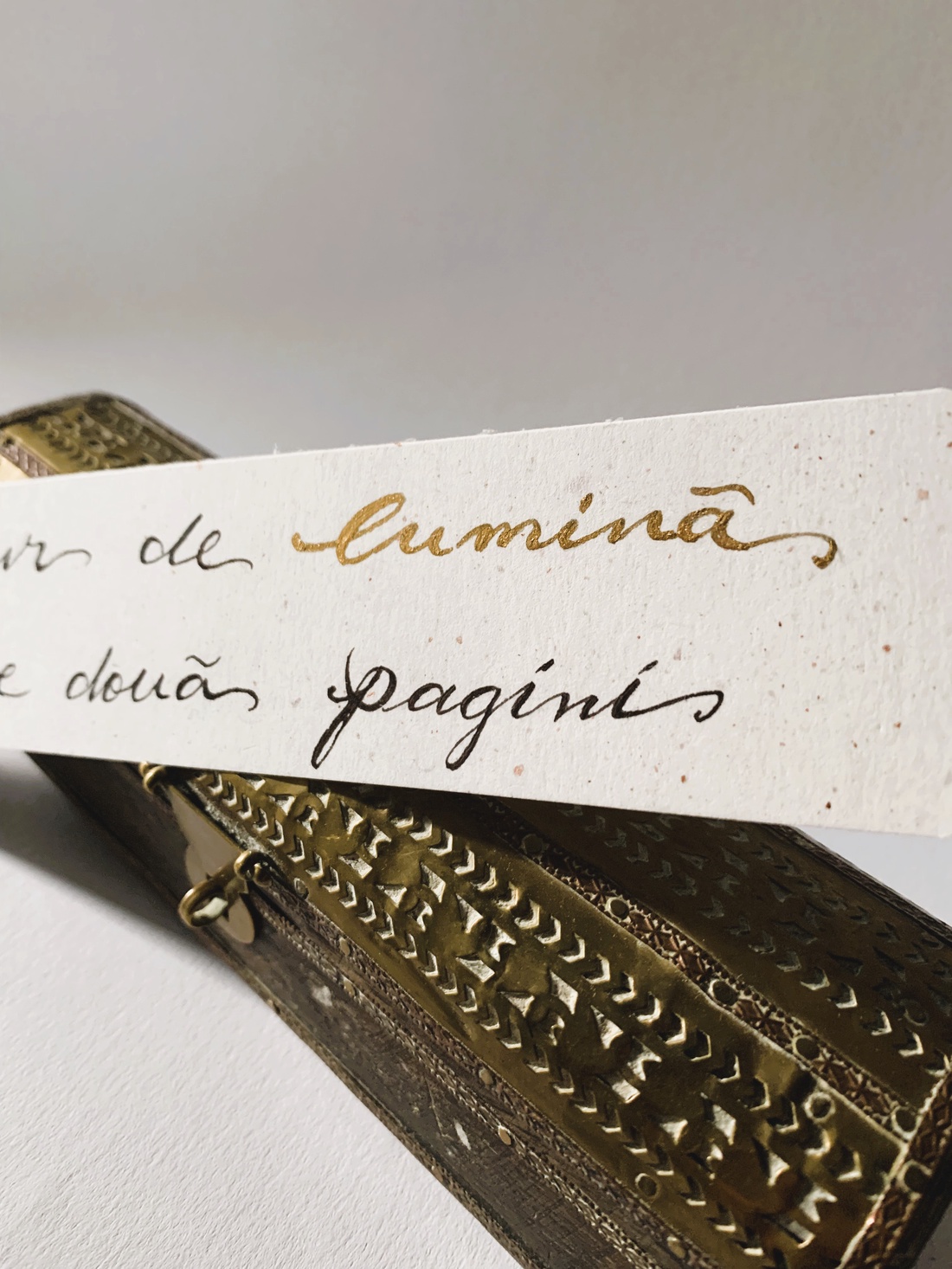 Colectie Semne de carte caligrafiate cu sigiliu de ceară Mugur de lumina intre doua pagini - Set de 3 semne incluse  - cărți și creații cu tematică muzicală, cadouri - semn de carte - Artynos.ro