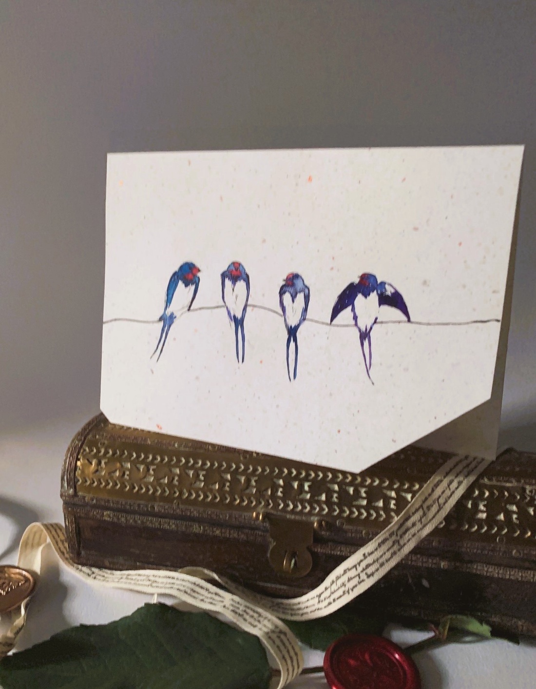 Felicitare ilustrată cu rândunele - felicitare handmade cu păsări ilustrate în acuarelă- felicitare unicat - casă & stil de viață - produse de papetărie - invitații, felicitări - Artynos.ro