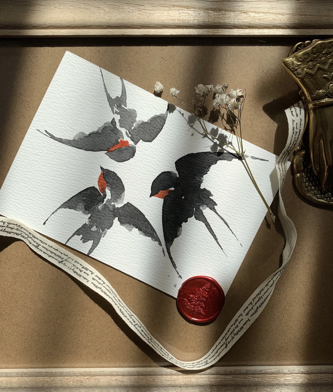 Carte poștală originală ilustrată cu rândunele - handmade păsări ilustrate în acuarelă - casă & stil de viață - produse de papetărie - cărți poștale - Artynos.ro