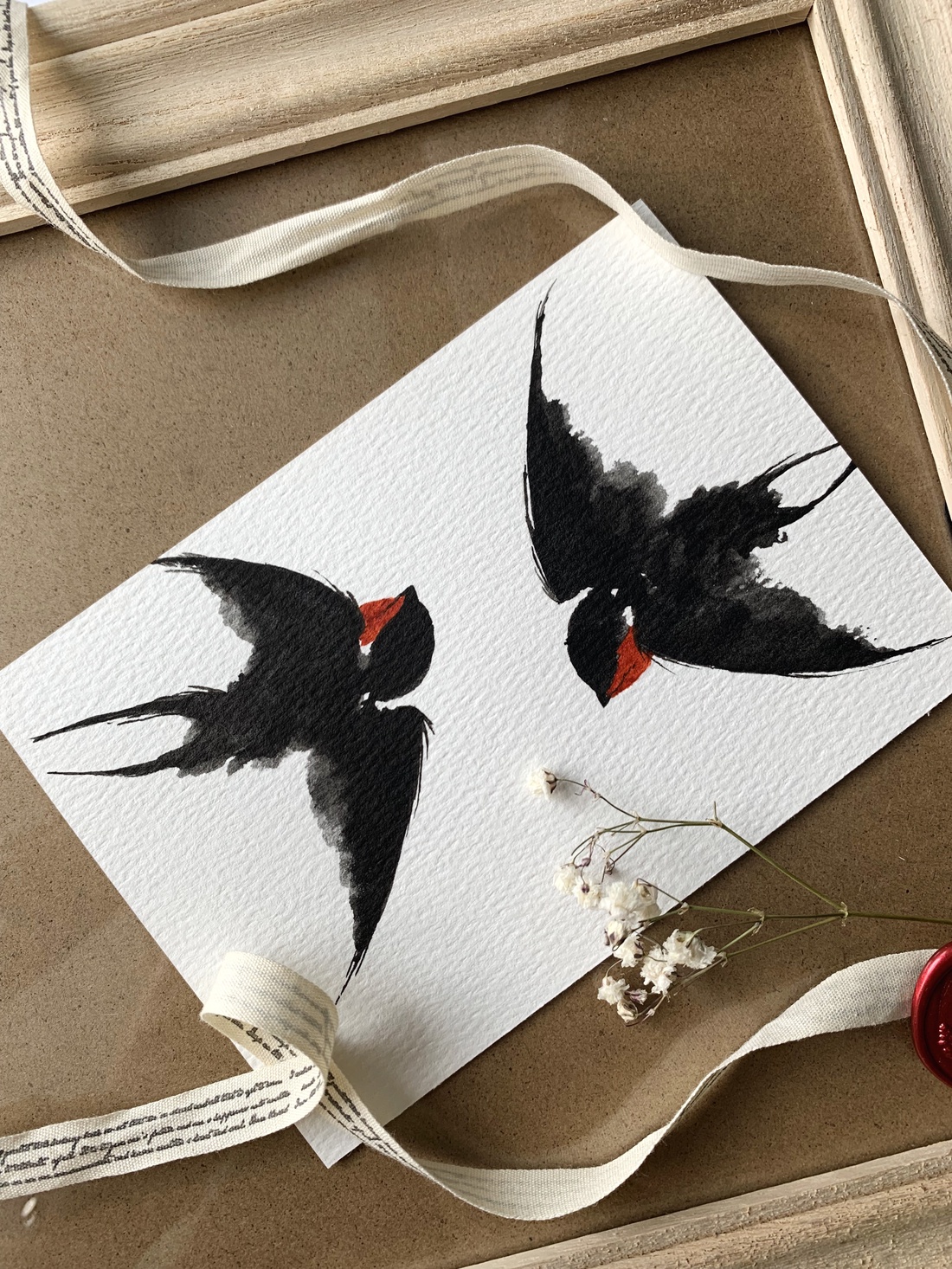 Carte poștală originală ilustrată cu rândunele - handmade păsări ilustrate în acuarelă - casă & stil de viață - produse de papetărie - cărți poștale - Artynos.ro