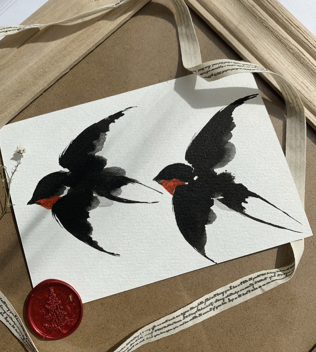 Carte poștală originală ilustrată cu rândunele - handmade păsări ilustrate în acuarelă - casă & stil de viață - produse de papetărie - cărți poștale - Artynos.ro