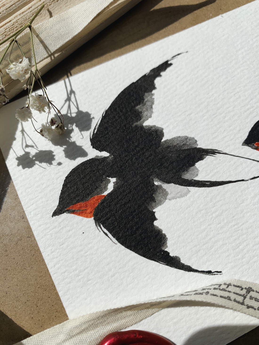 Carte poștală originală ilustrată cu rândunele - handmade păsări ilustrate în acuarelă - casă & stil de viață - produse de papetărie - cărți poștale - Artynos.ro